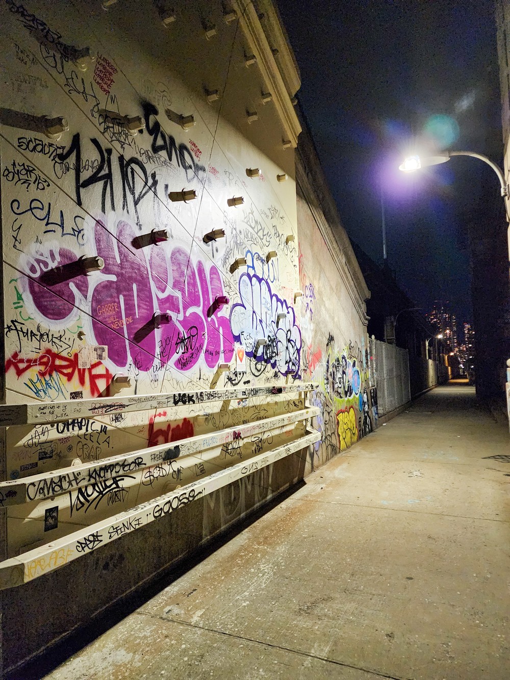 manhattan bridge walking path